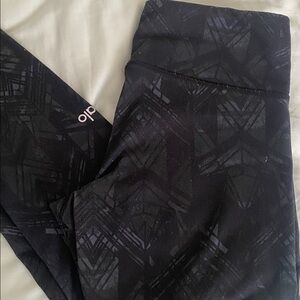 ALO Yoga Black & Charcoal Geometric Leggings